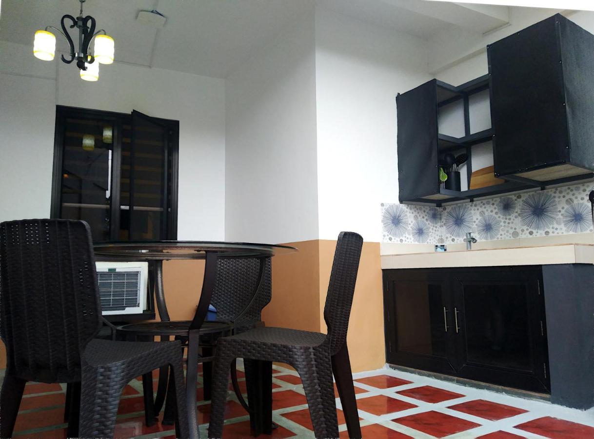 Jil'S Apartelle Tagaytay City Buitenkant foto