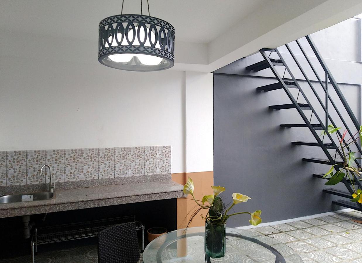 Jil'S Apartelle Tagaytay City Buitenkant foto
